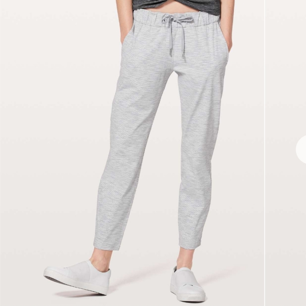 Lululemon On the Fly Pants 27" in Wee Are From Space Nimbus Battleship